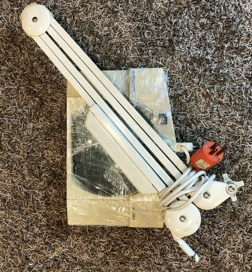 Scienscope M3000 ML3-3D-45 Large Illuminated Magnifier 3-dioter 45" Extend Arm