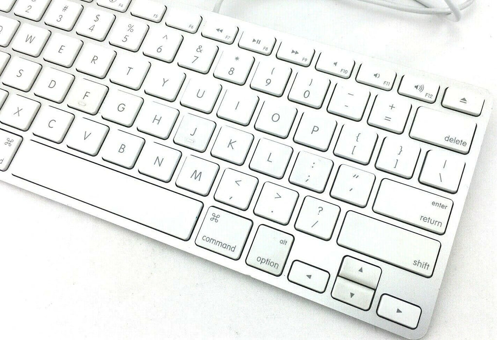 Apple A1242 Compact Wired USB Slim Keyboard MB110LL/A White Quiet Keys A Grade